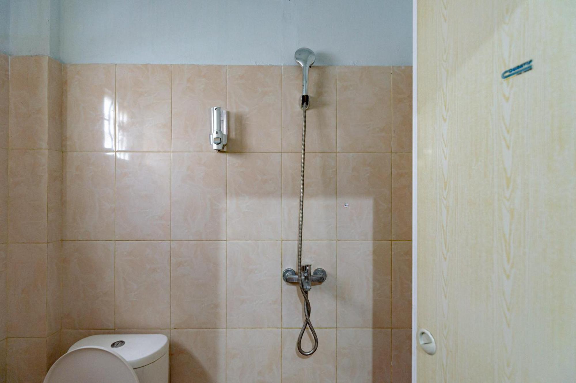 Reddoorz Near Rsud Dr Pringadi Medan 3 Hotel Ngoại thất bức ảnh