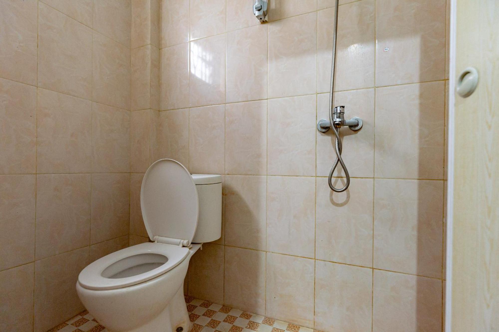 Reddoorz Near Rsud Dr Pringadi Medan 3 Hotel Ngoại thất bức ảnh