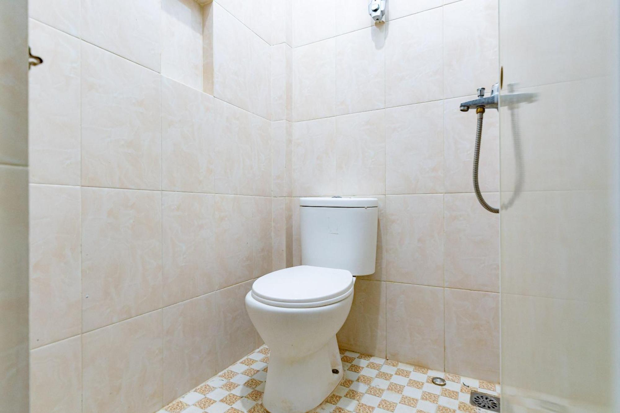 Reddoorz Near Rsud Dr Pringadi Medan 3 Hotel Ngoại thất bức ảnh