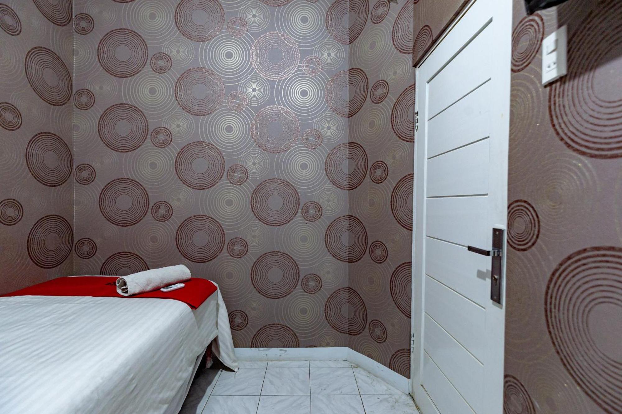 Reddoorz Near Rsud Dr Pringadi Medan 3 Hotel Ngoại thất bức ảnh