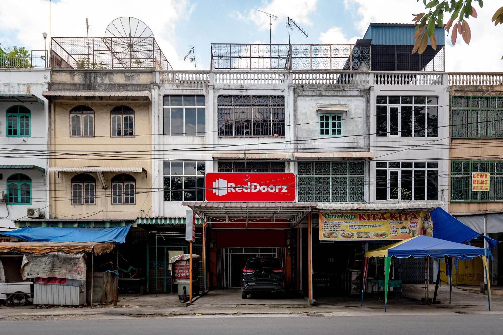Reddoorz Near Rsud Dr Pringadi Medan 3 Hotel Ngoại thất bức ảnh